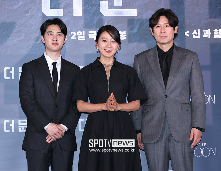 위협의밤 포스터