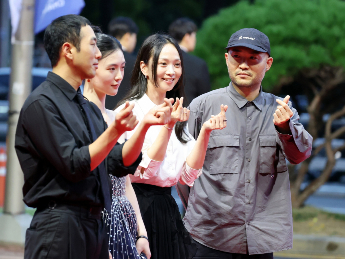 돌아오는 시체 포스터